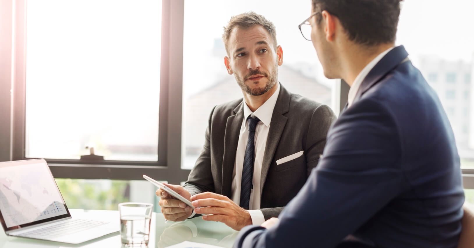 Jak wygląda przekształcenie spółki kapitałowej w spółkę osobową i jakie znaczenie ma co najmniej połowę kapitału zakładowego.