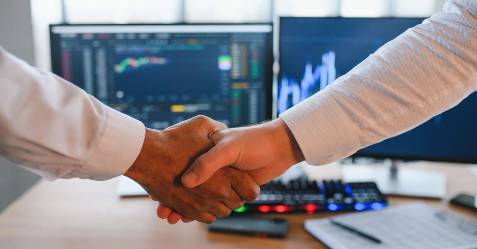 Finalizacja transakcji sprzedaży akcji między inwestorami