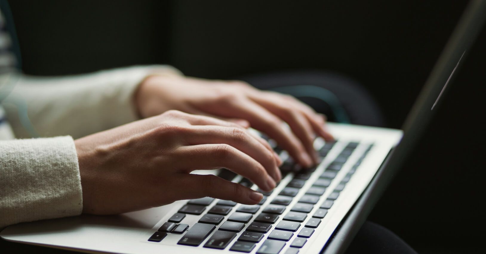 Przygotowywanie niezbędnych dokument&oacute;w do rozpoczęcia emisji akcji.