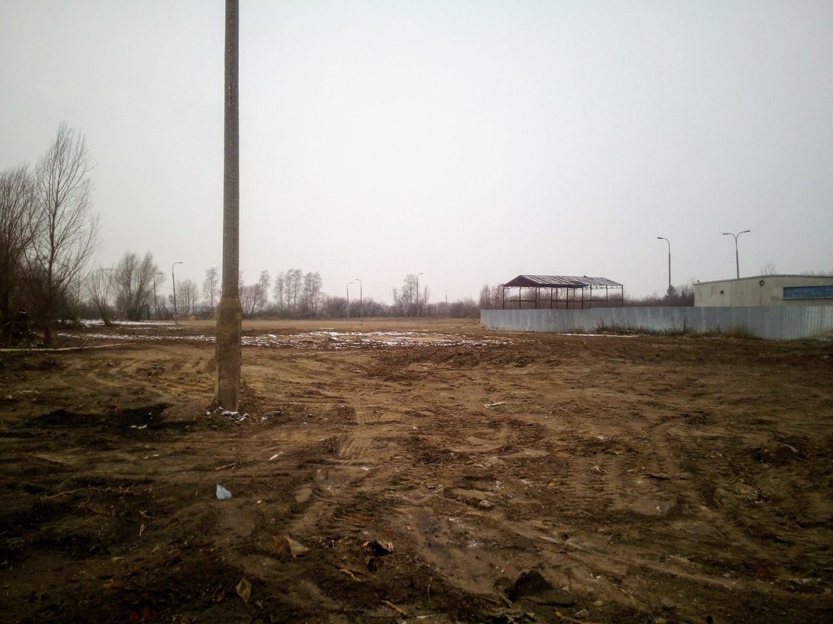 Teren przed budową przędzalni w 2019 roku
